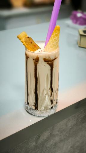 عکس کافه بستنی نور