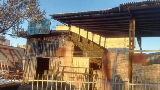 عکس کارگاه جوشکاری و درب و پنجره سازی منصور