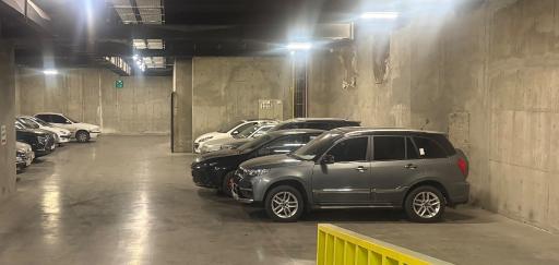 عکس پارکیتگ طبقاتی نیروهوایی