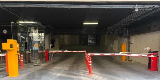 عکس پارکیتگ طبقاتی نیروهوایی