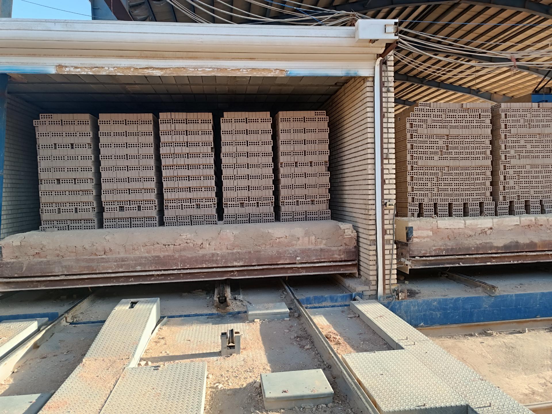 عکس کارخانه آجر دیرینه عرب