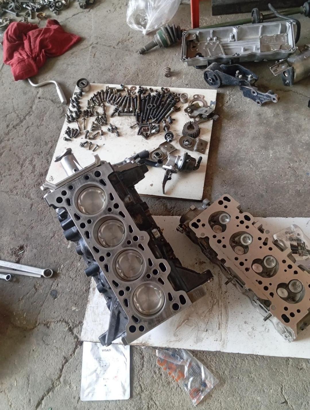 عکس تعمیرگاه و مکانیکی شبانه روزی اتومبیل پلاس