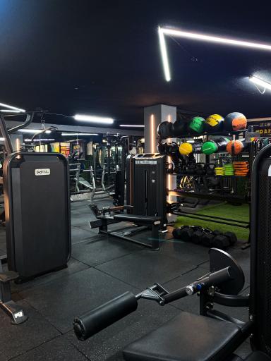 عکس باشگاه بدنسازی افروزی