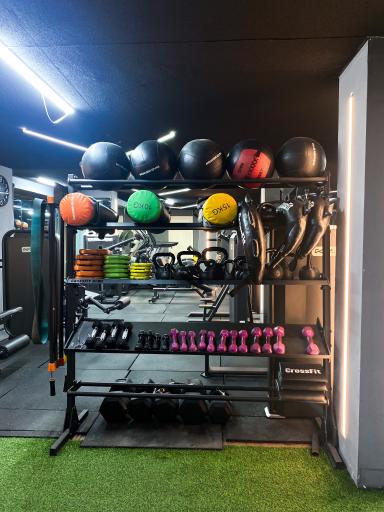 عکس باشگاه بدنسازی افروزی