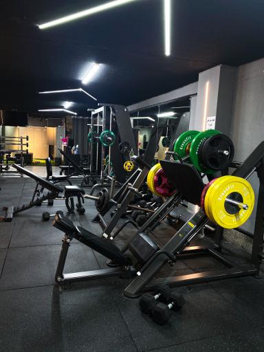عکس باشگاه بدنسازی افروزی