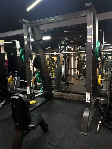 عکس باشگاه بدنسازی افروزی