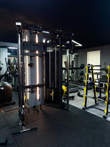 عکس باشگاه بدنسازی افروزی