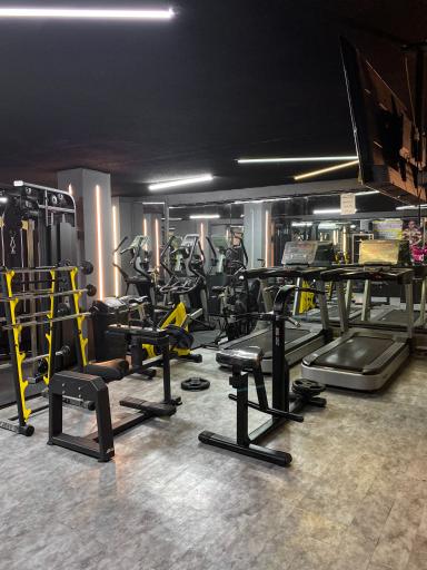 عکس باشگاه بدنسازی افروزی