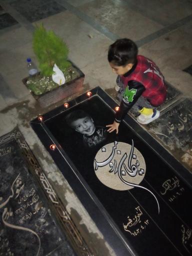 عکس مزار نیکان برومند