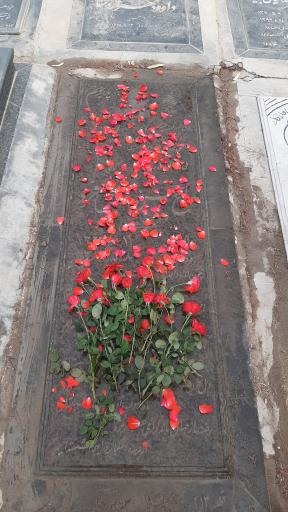 عکس مزار حاج حسن رفعتی فرد(بنیان گزار انجمن اسلامی بانکها)