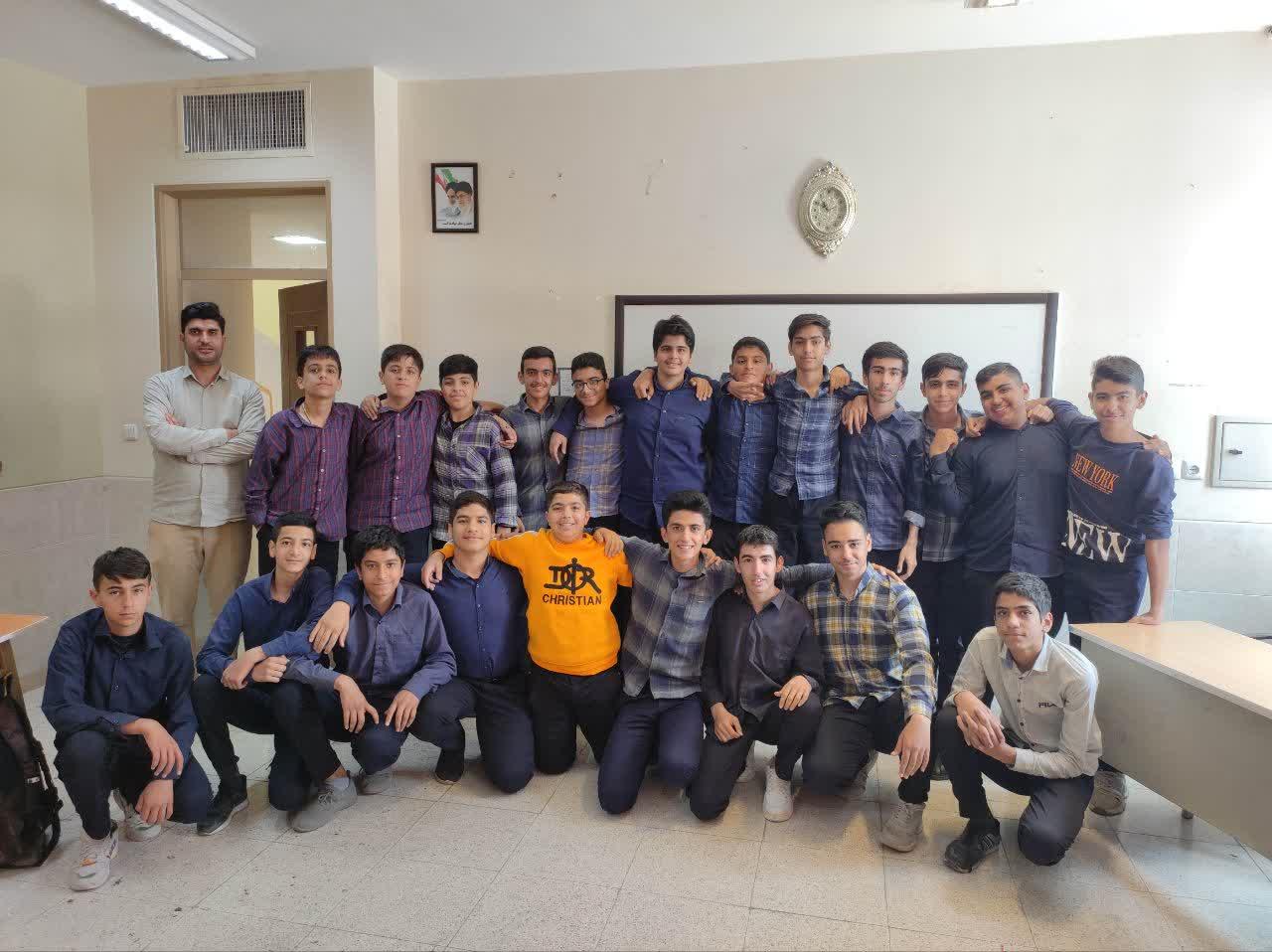 عکس مدرسه آقایی