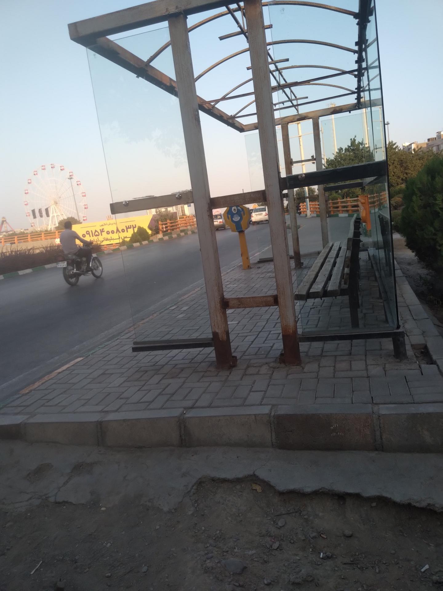 عکس ایستگاه اتوبوس میدان خیام