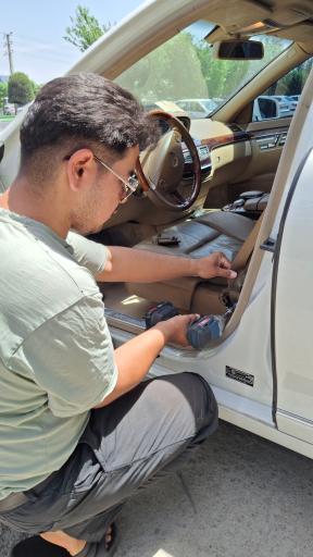 عکس تعمیرات و تودوزی صندلی حسینی