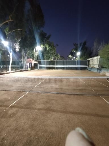 عکس زمین تنیس آبشار