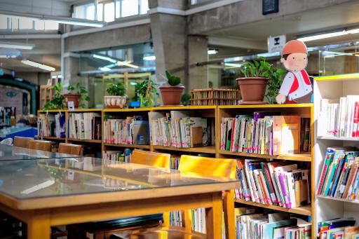 عکس کتابخانه حسینیه ارشاد