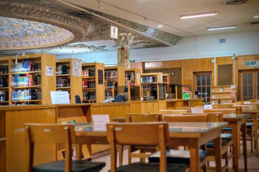 عکس کتابخانه حسینیه ارشاد