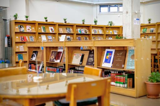 عکس کتابخانه حسینیه ارشاد
