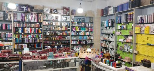 عکس فروشگاه آرایشی بهداشتی رنگ و بو