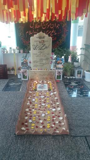 عکس مزار شهید مجتبی برسنجی