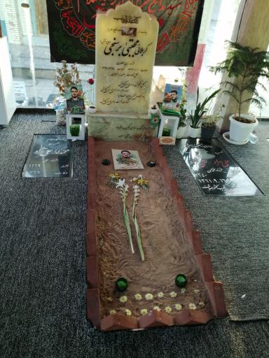 عکس مزار شهید مجتبی برسنجی