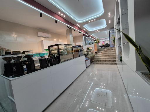 عکس شیرینی و کافه بستنی عماد