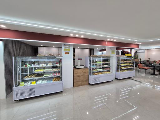 شیرینی و کافه بستنی عماد