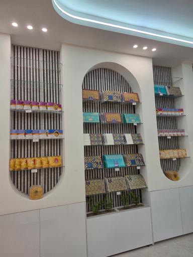 عکس شیرینی و کافه بستنی عماد