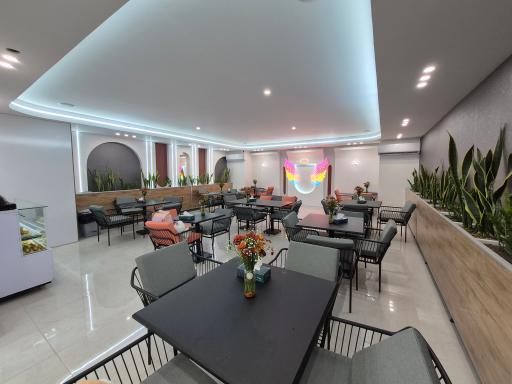 عکس شیرینی و کافه بستنی عماد