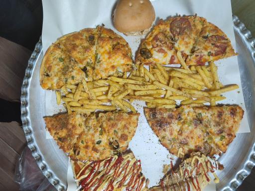 عکس باغ رستوران فانوس