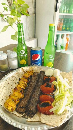 عکس رستوران و بیرون بر ماه بانو