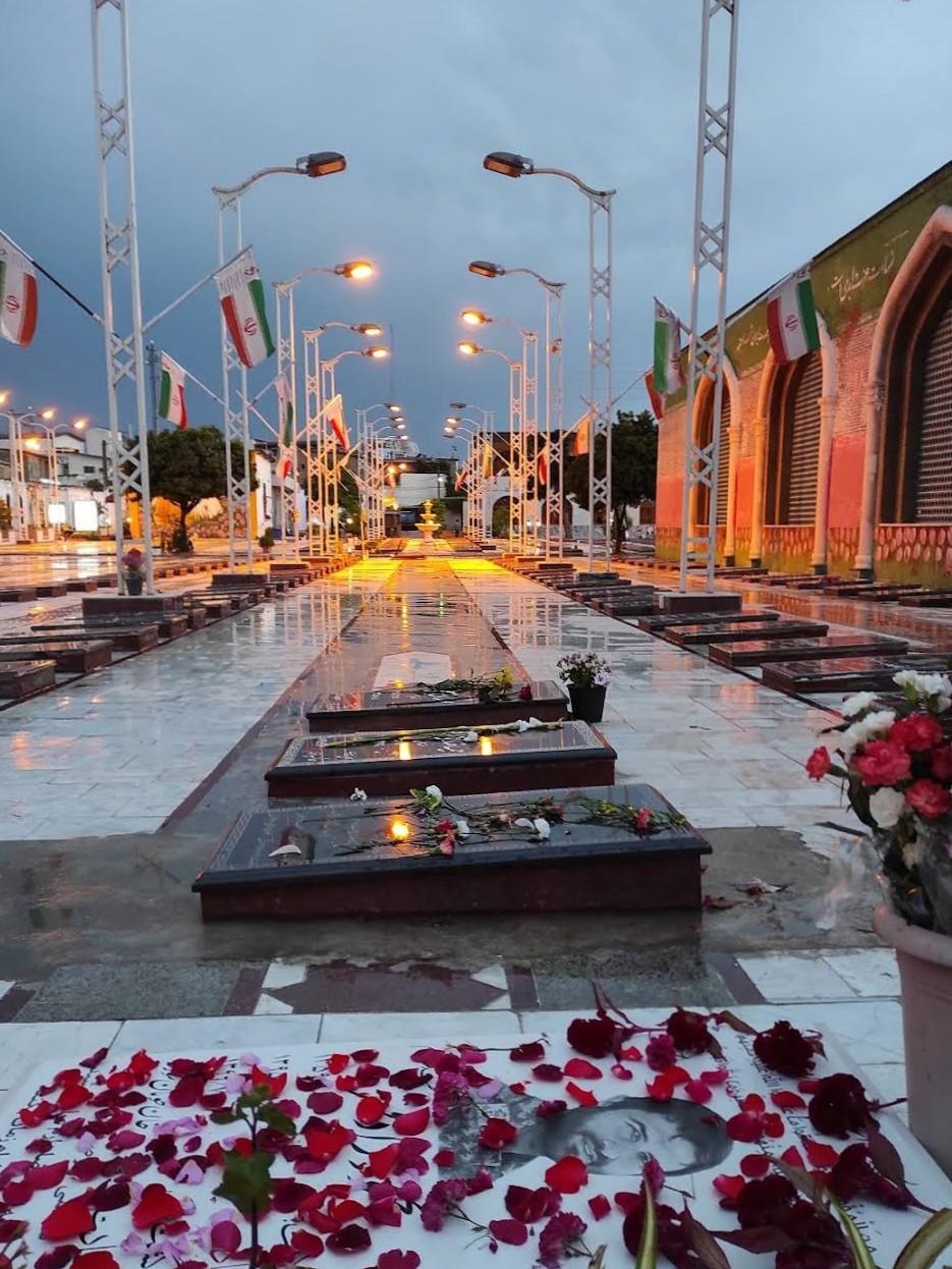 عکس گلزار شهدای شهر ساری