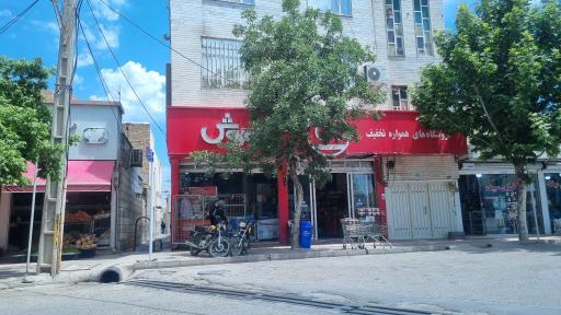 عکس افق کوروش شعبه اقبالیه ولیعصر دو