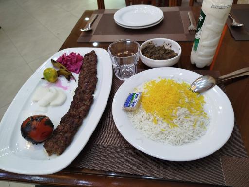 عکس رستوران شبستری