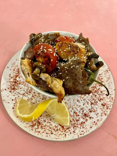 عکس تهیه غذای ریحانه