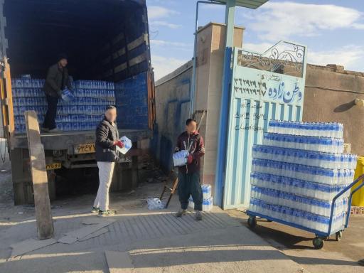 عکس پخش موادغذایی وطن زاده