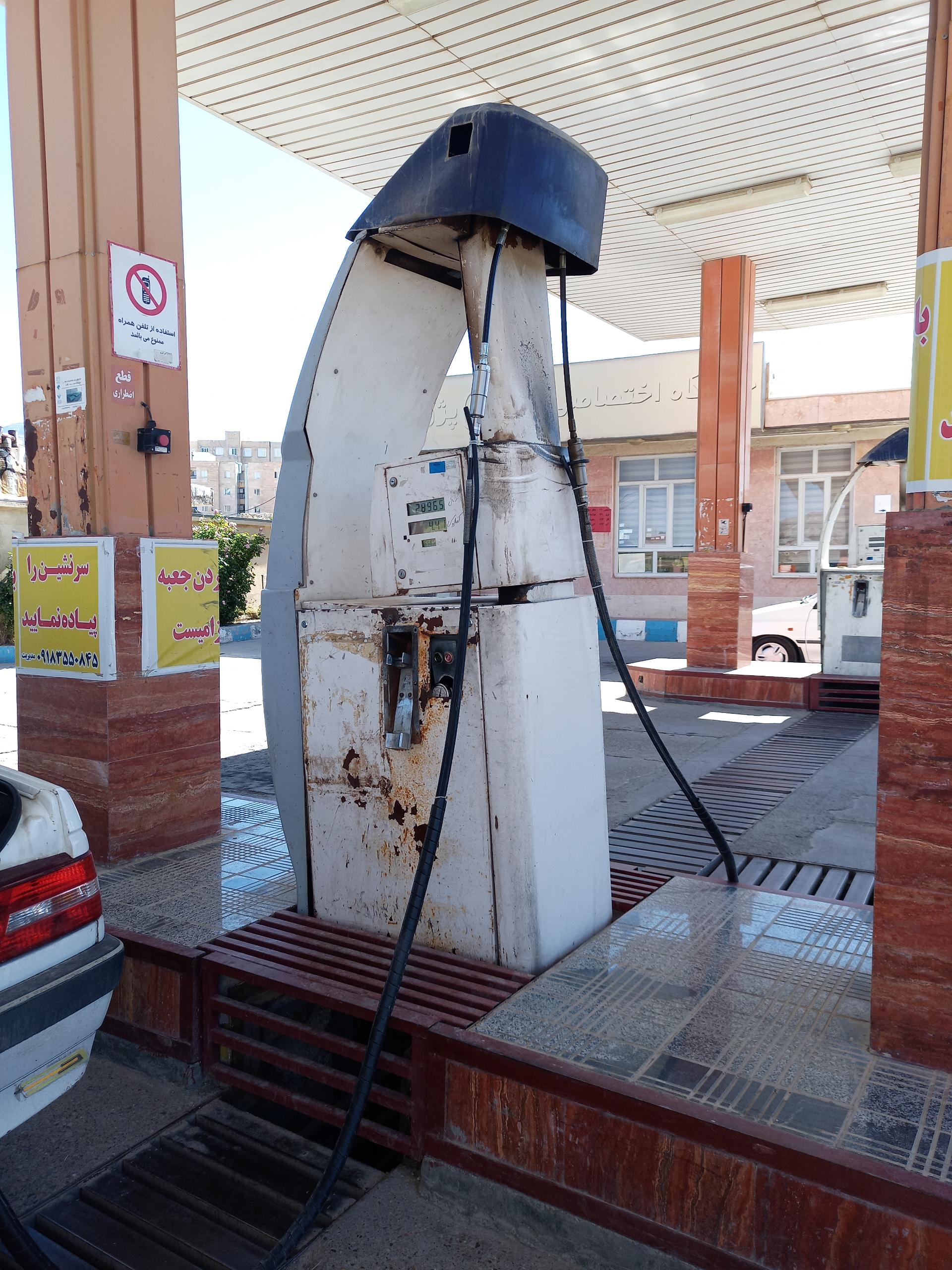 عکس پمپ بنزین و گاز CNG پژوهش