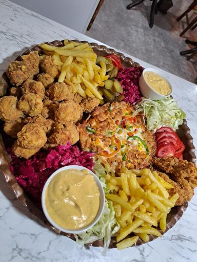 عکس رستوران کافه عمارت حاجیه بنی