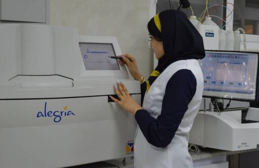 عکس آزمایشگاه امید