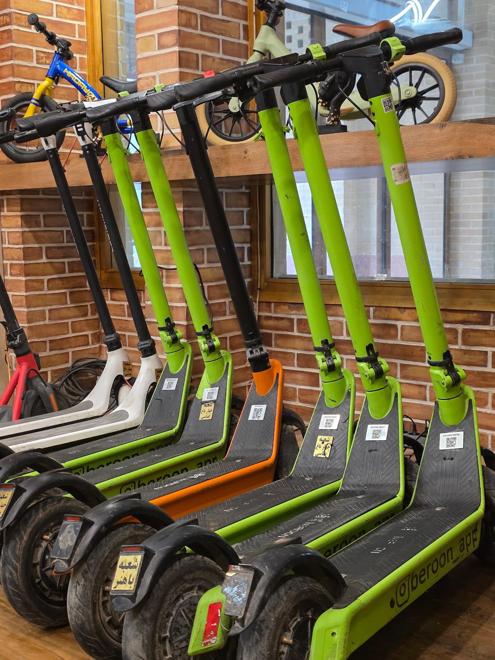 عکس مجموعه برون شعبه چهارباغ عباسی