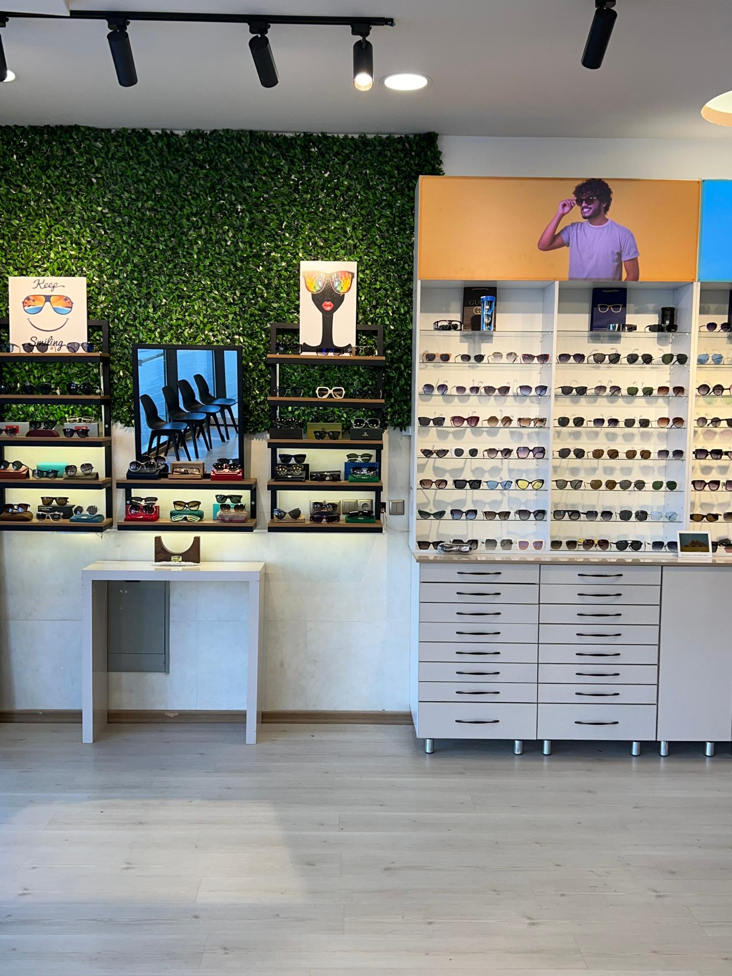 عکس عینک کارن