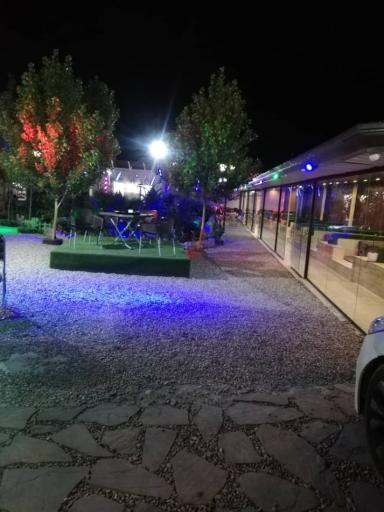 عکس باغ رستوران شمشاد