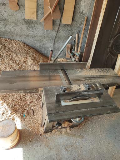 عکس کارگاه نجاری و درب سازی حدادی