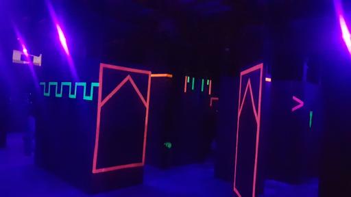 عکس لیزرتگ گرا (پینت بال لیزری)