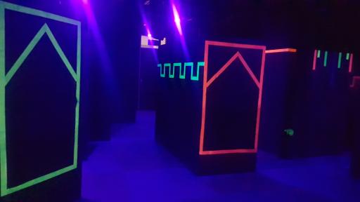 عکس لیزرتگ گرا (پینت بال لیزری)