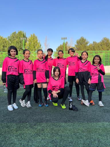 عکس آموزش فوتبال دختران فرزانگان اصفهان