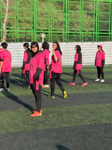 عکس آموزش فوتبال دختران فرزانگان اصفهان