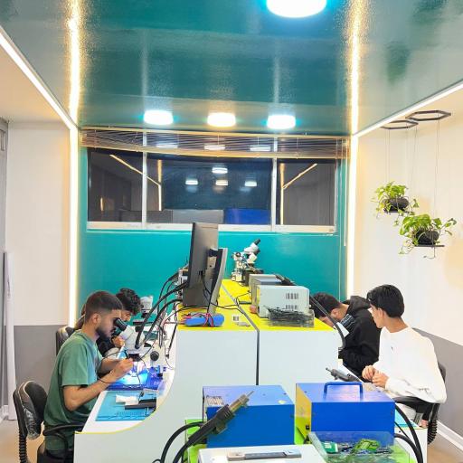 عکس آموزشگاه تعمیرات موبایل فراموج