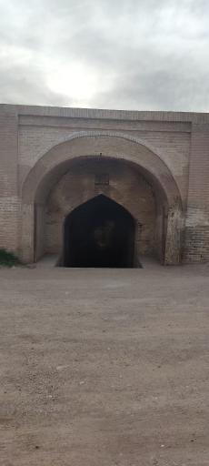 عکس آب انبار بزرگ قلعه هاشم خان