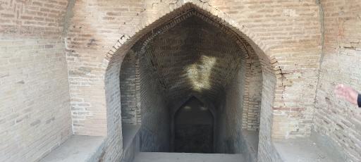 عکس آب انبار بزرگ قلعه هاشم خان