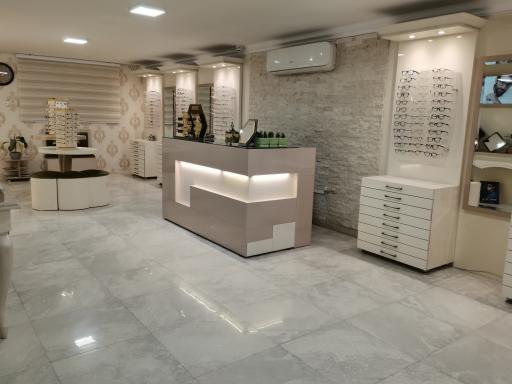 عکس بینایی سنجی و عینک مهر